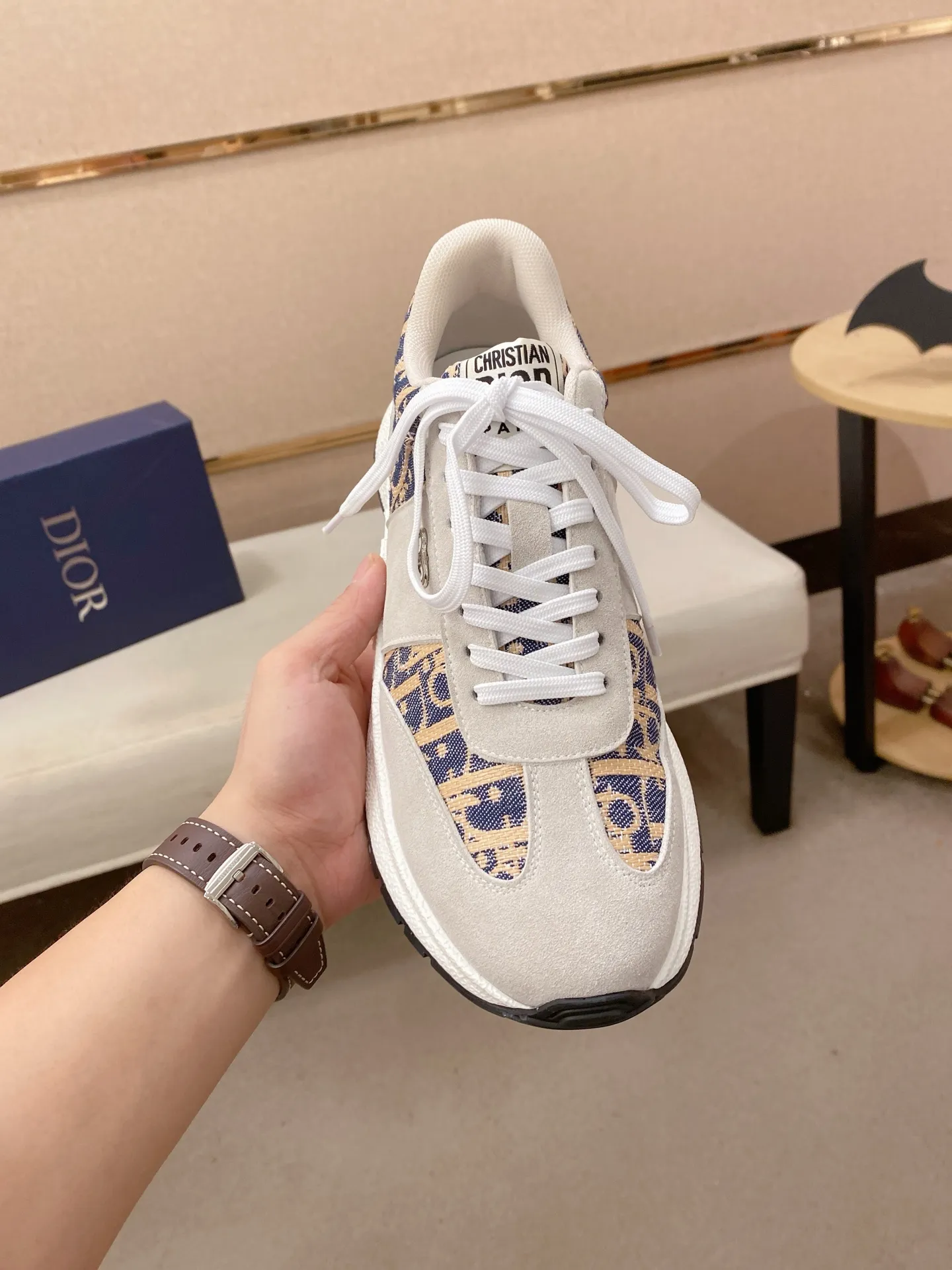 Men's shoes💰 462💰🇮🇹🇮🇹Dior d The new model is on sale at the same time at the counter. The upper 🇮🇹 is imported Italian first-layer cowhide, and the lining is fully imported sheepskin 💪💪. It is a complete 1⃣️ to 1⃣️ replica 🇮🇹💪💪, ⚠ Sole: The original sole is specially provided by the original factory. The exclusive movable molded sole is super comfortable. ⚠Original factory single goods, 🔍🔍high quality, you can enter and leave the counter at will, welcome to compare⚠. Code number: 38-44. Can be customized 45-46